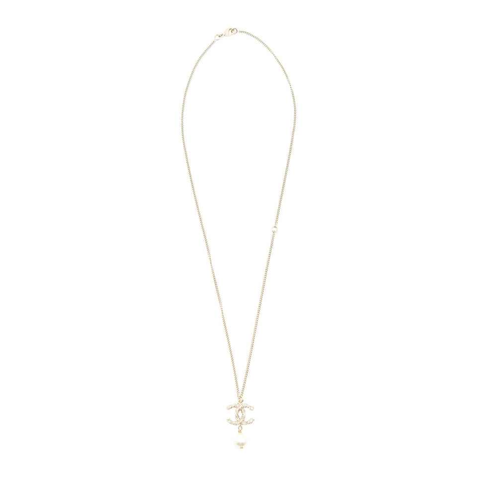 Chanel CC logo Necklace with Pearl