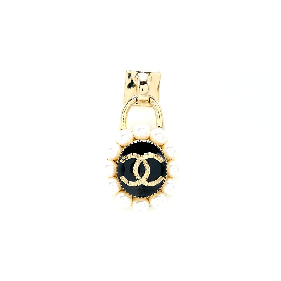 Chanel CC Logo Lock Earring With Pearl Light Gold Tone