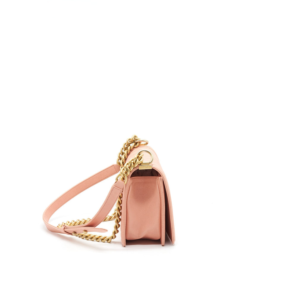 Chanel MEDIUM BOY Chanel BAG CAVIAR PINK