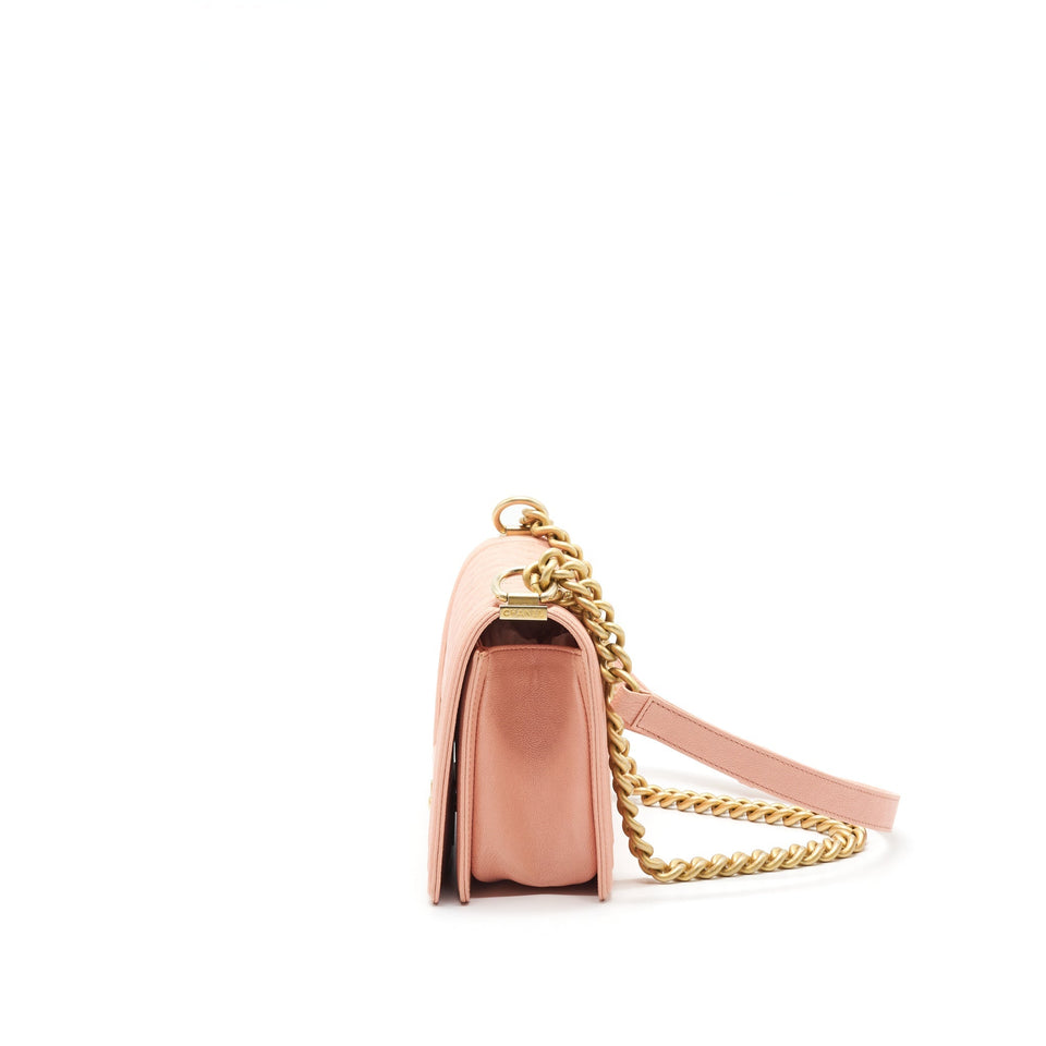 Chanel MEDIUM BOY Chanel BAG CAVIAR PINK