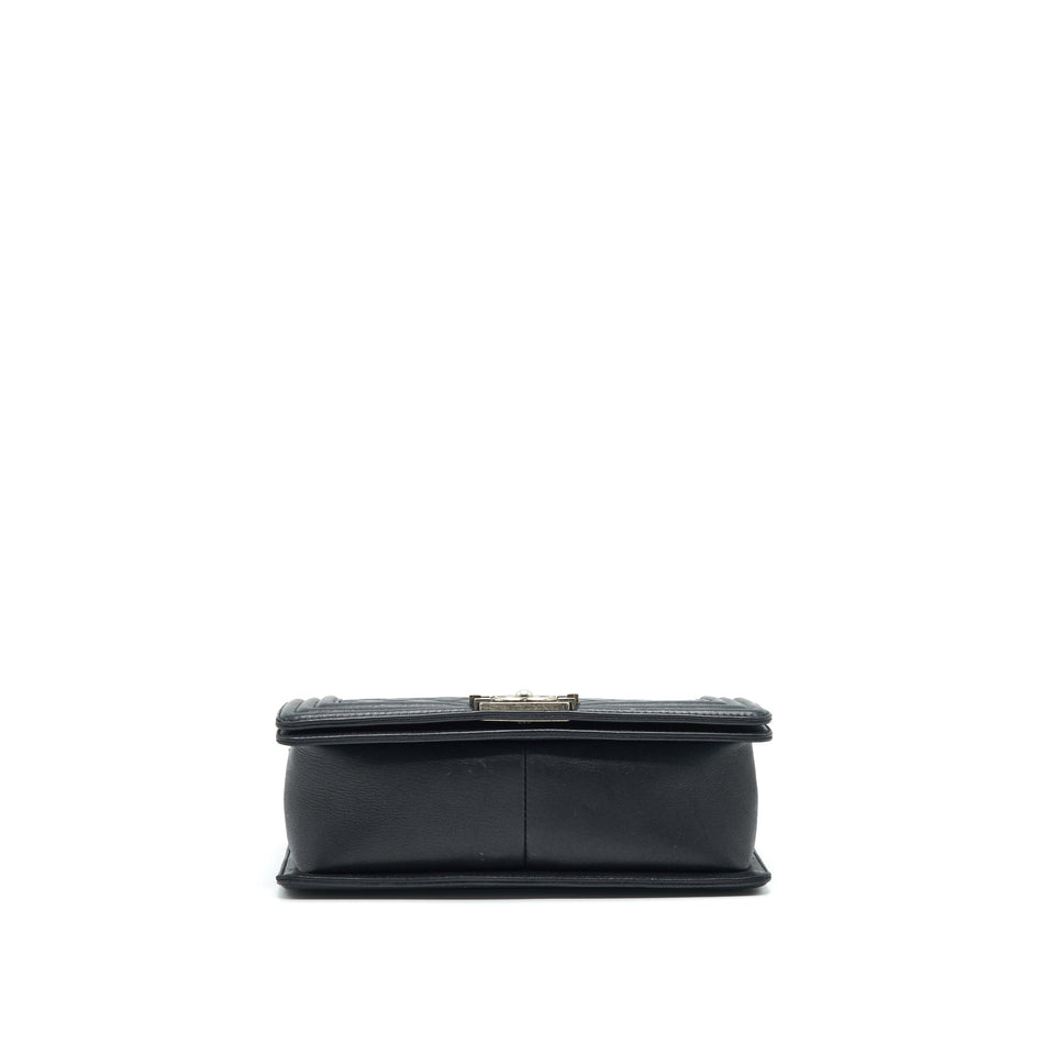 Chanel medium boy Chanel Handbag Black ruthenium hardware