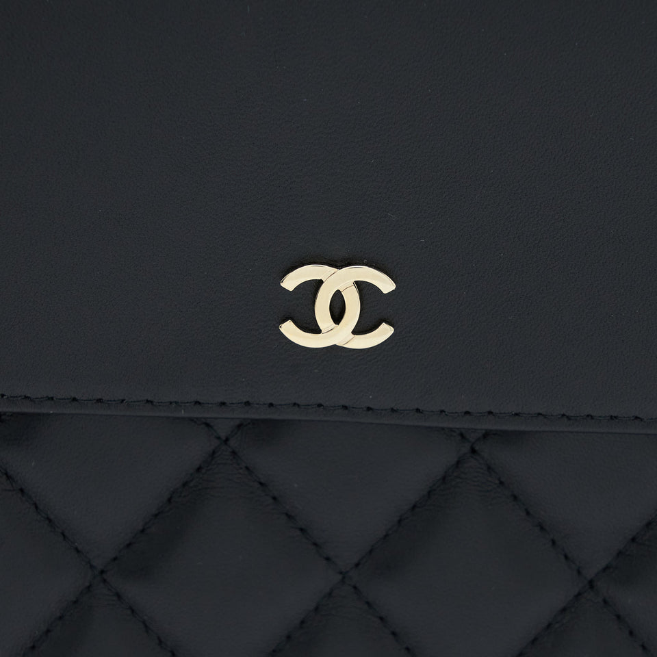 Chanel Quilted Zip and Flap Pouch/Clutch Large Model Lambskin Black L