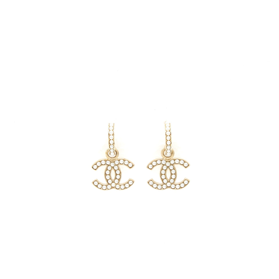 Chanel CC logo With Pearl Drop Earrings