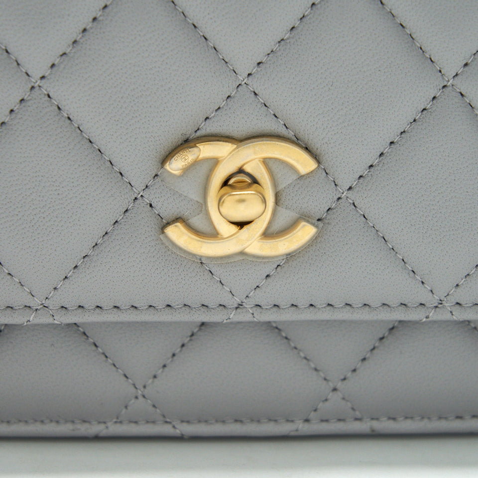 Chanel 21B Pearl Crush Wallet On Chain Grey