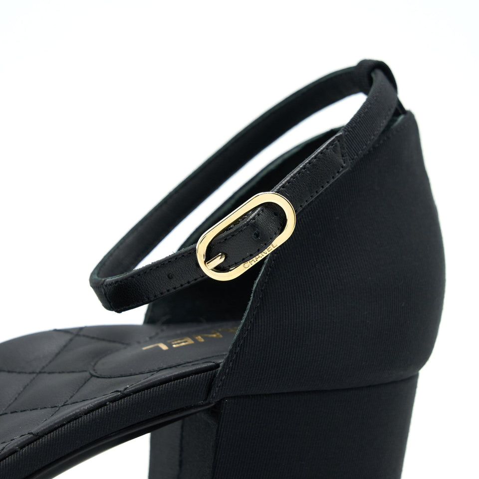 Chanel Size 38 Black Low Heel Pumps