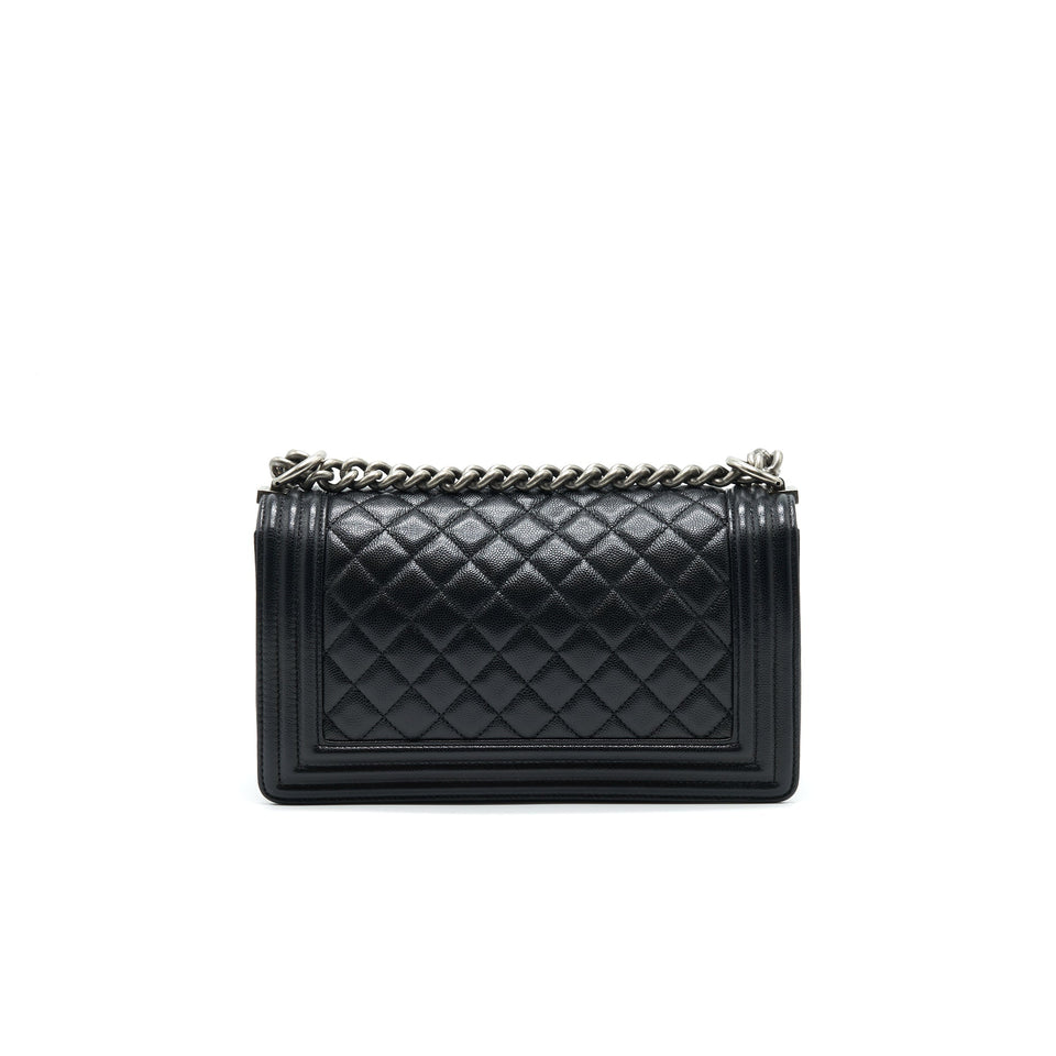 Chanel MEDIUM BOY Chanel HANDBAG CAVIAR BLACK