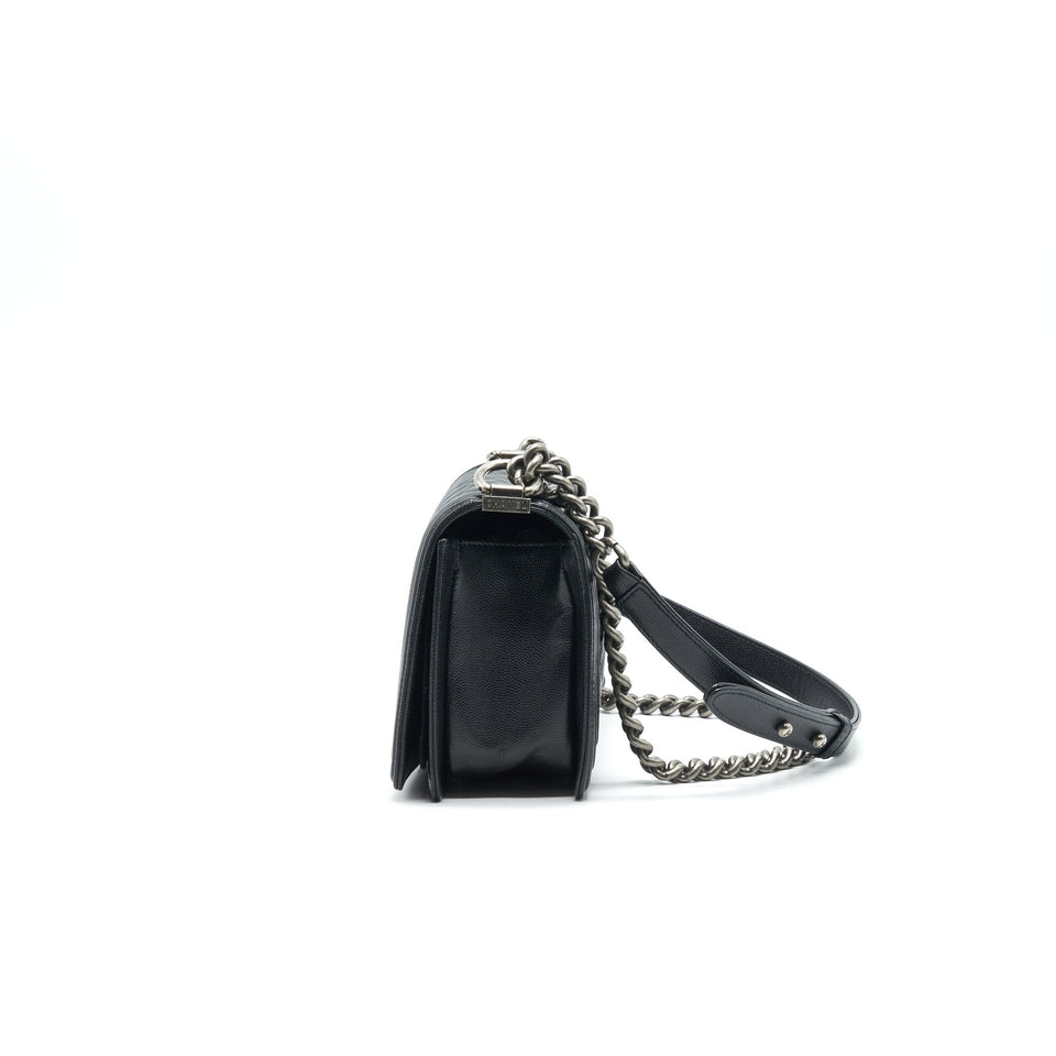 Chanel Medium boy Chanel Bag Caviar Black ruthenium hardware