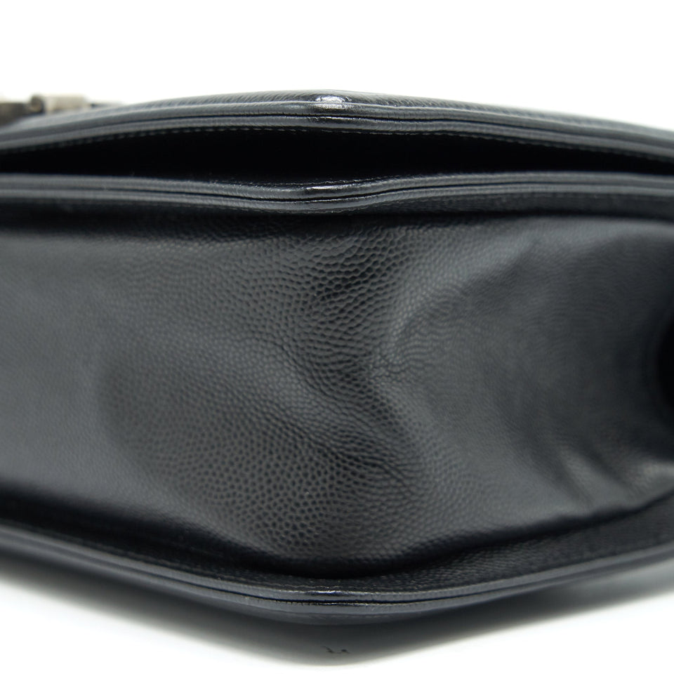 Chanel MEDIUM BOY Chanel HANDBAG CAVIAR BLACK