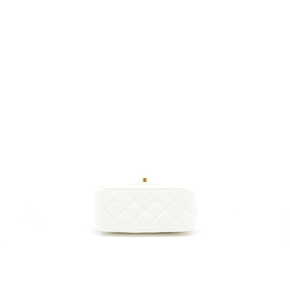 Chanel 21B Pearl Crush Square mini flap Bag White