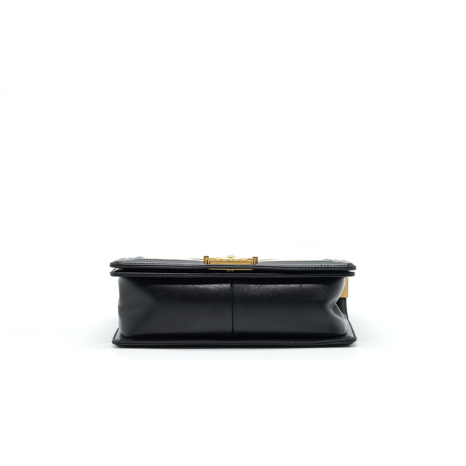 Chanel TWEED MEDIUM LE BOY CHEVRON BLACK AND WHITE