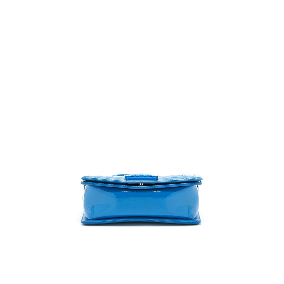 Chanel SMALL LE BOY BAG IN PATENT LEATHER BLUE