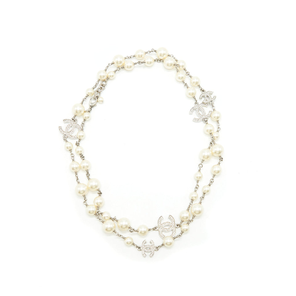 Chanel CC PEARL LONG NECKLACE