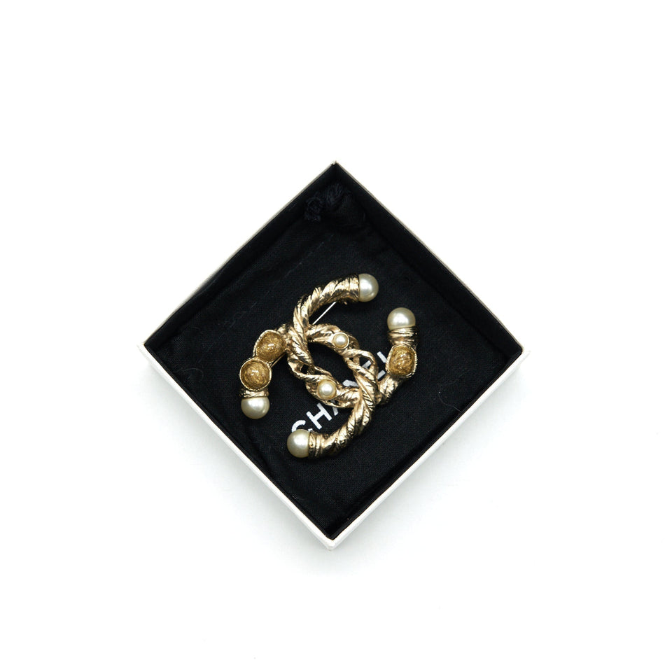 Chanel CC PERAL BROOCH