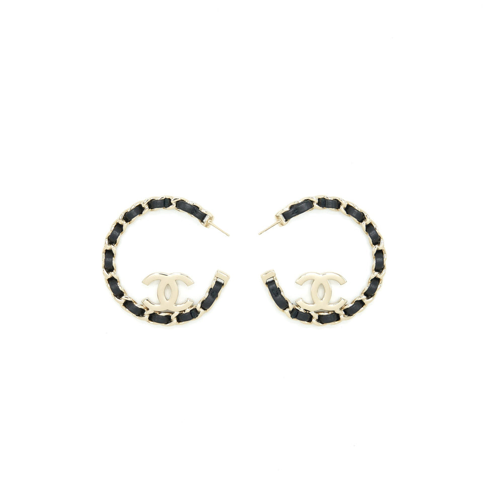 Chanel 22P Round CC Black Earrings L