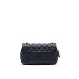 Chanel flap Bag with inner zipper caviar Black