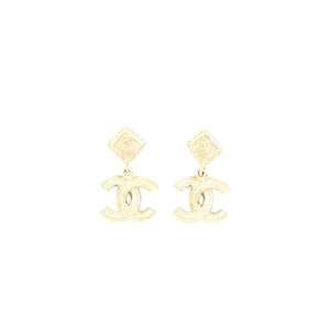Chanel CC Logo With Flower Black And White Drop Earrings