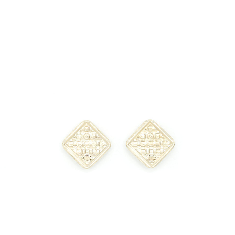 Chanel 22S Quilted CC Logo Earring Light Gold Tone