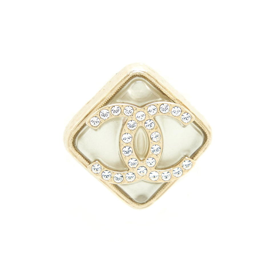 Chanel 22S Quilted CC Logo Earring Light Gold Tone