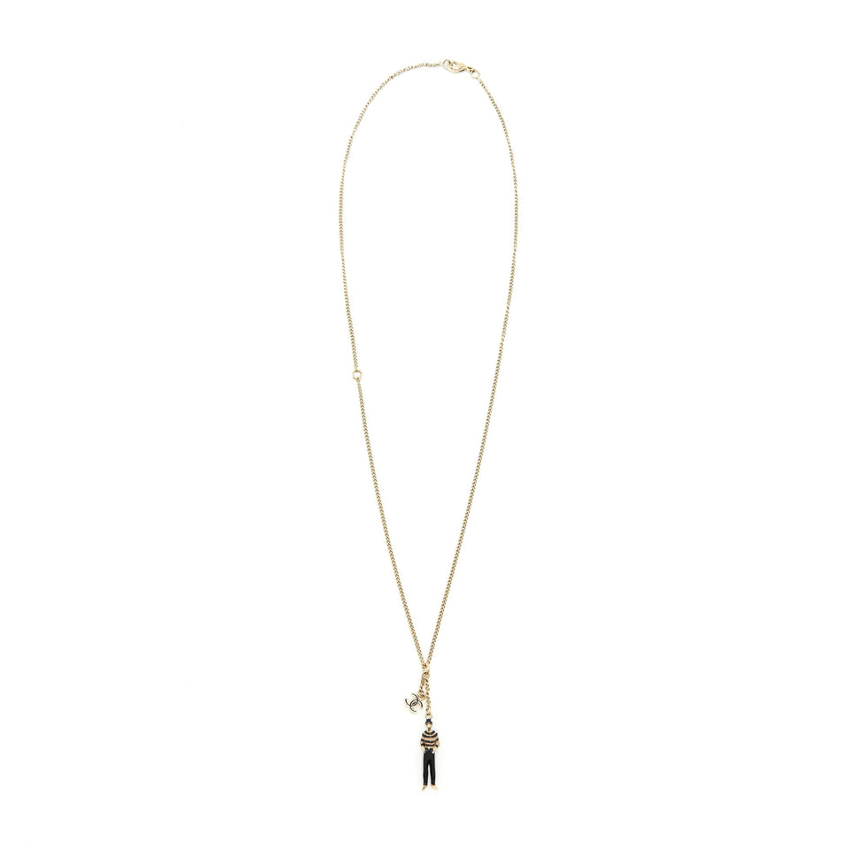 Chanel Necklace Model with CC