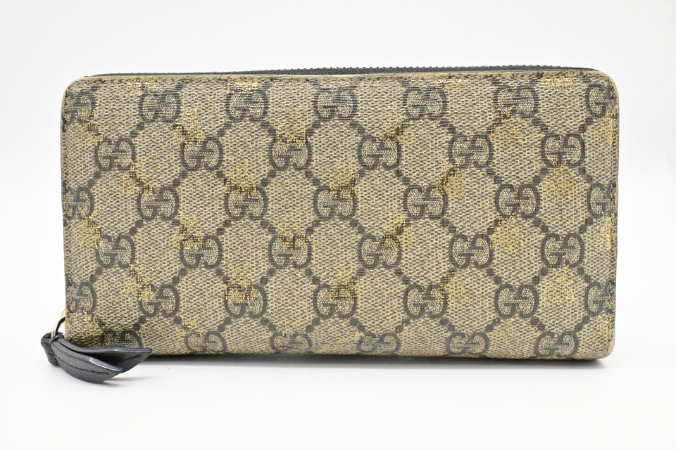 Gucci Bee Zippy Wallet in GG Supreme Canvas
