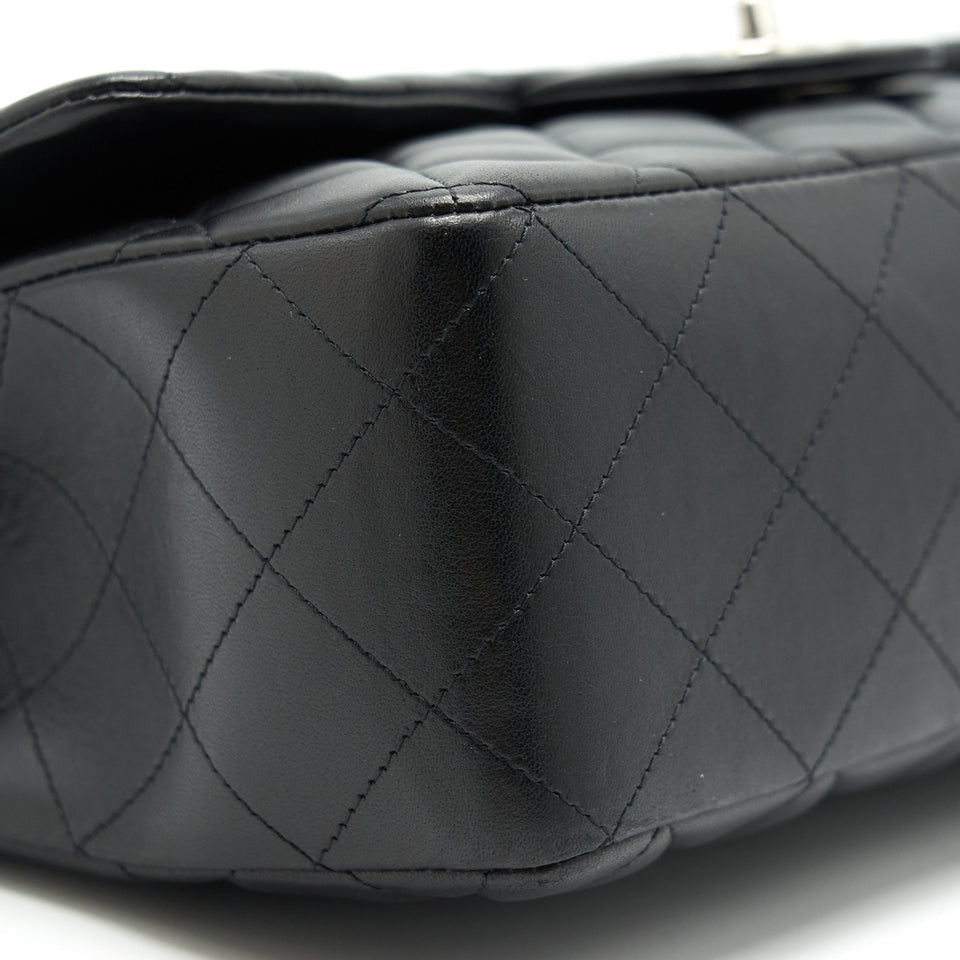 Chanel Single Flap jumbo Bag Lambskin Black