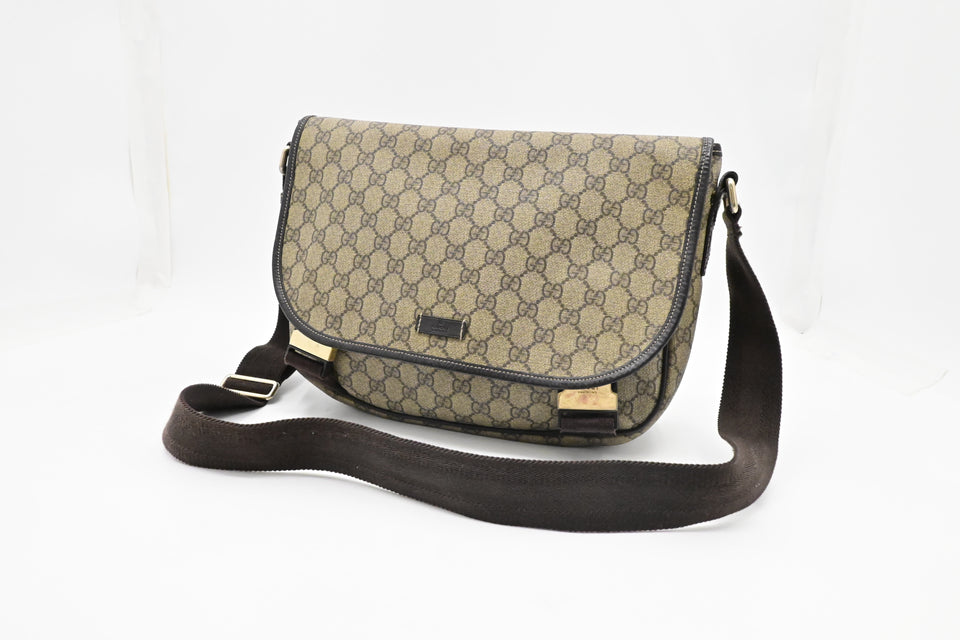 Gucci Messenger Bag in GG Supreme Canvas