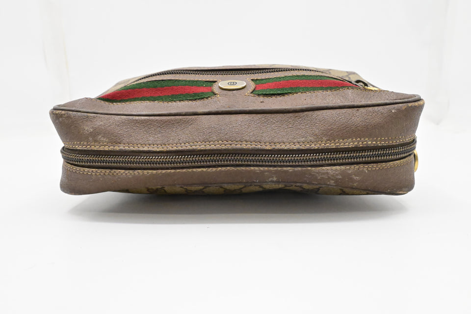 Gucci Shoulder Bag in GG Supreme Canvas