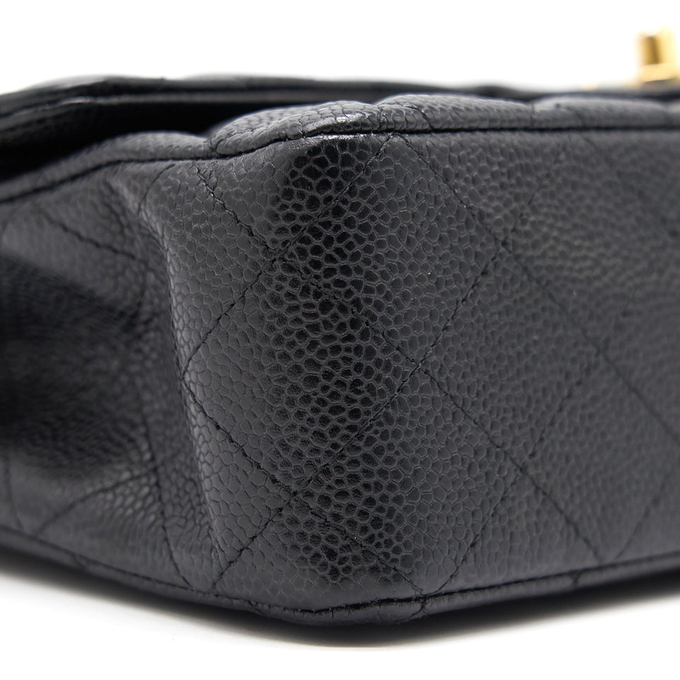 Chanel MEDIUM CLASSIC DOUBLE FLAP CAVIER Black and gold