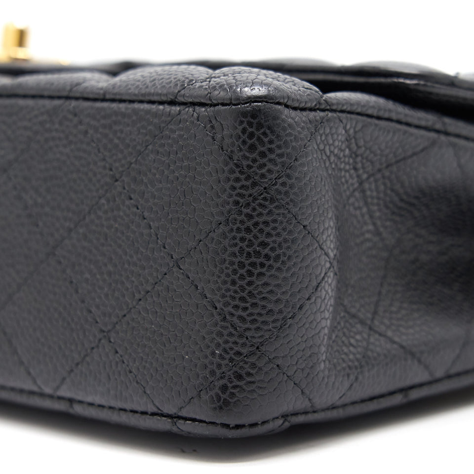 Chanel MEDIUM CLASSIC DOUBLE FLAP CAVIER Black and gold