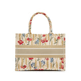 Dior Medium Embroidered Hibiscus Book Tote (SHG-zgBOJX)