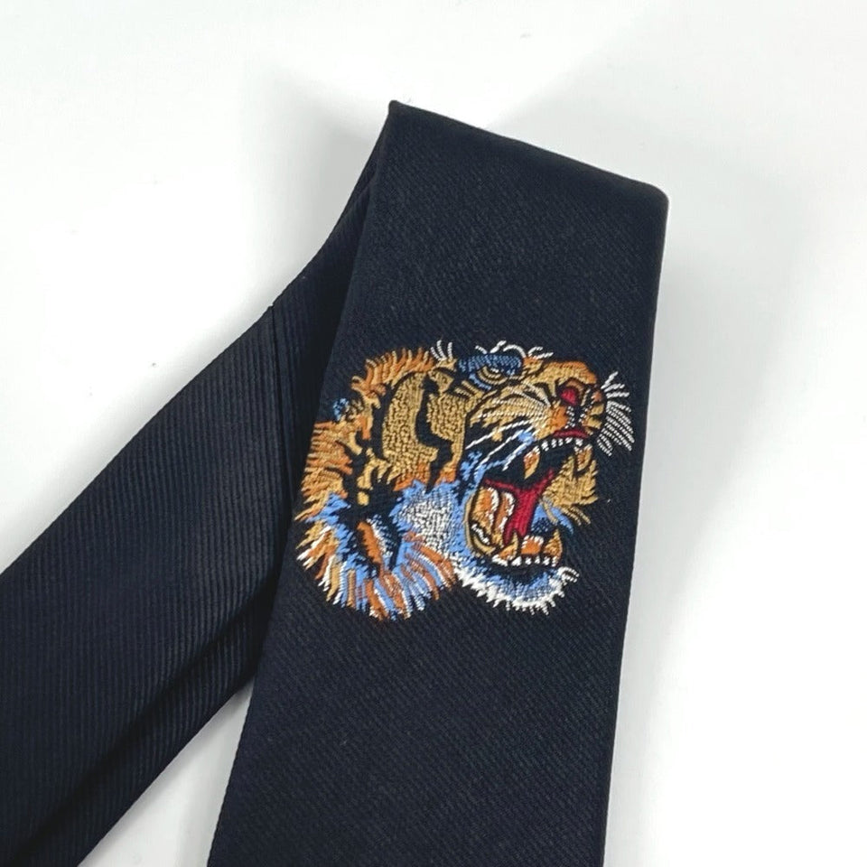 Gucci tie silk black tiger embroidery