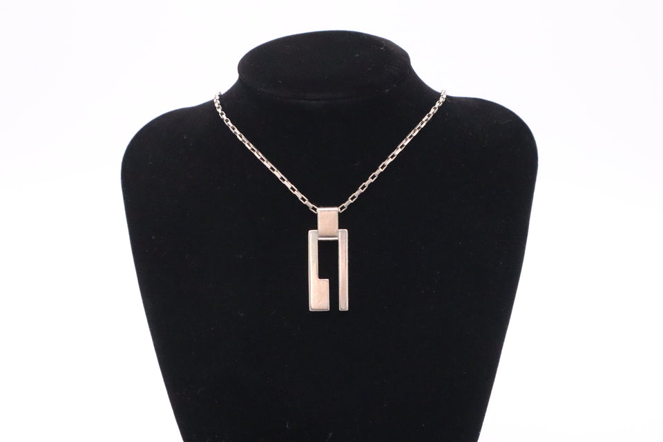 Gucci Plate "G" Necklace in Sterling Silver