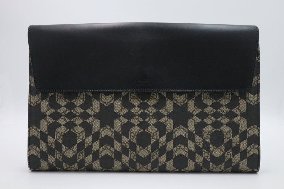 Gucci Clutch in Kaleidoscope GG Supreme Canvas
