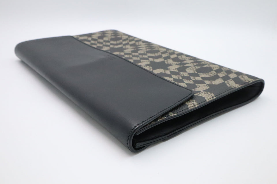 Gucci Clutch in Kaleidoscope GG Supreme Canvas