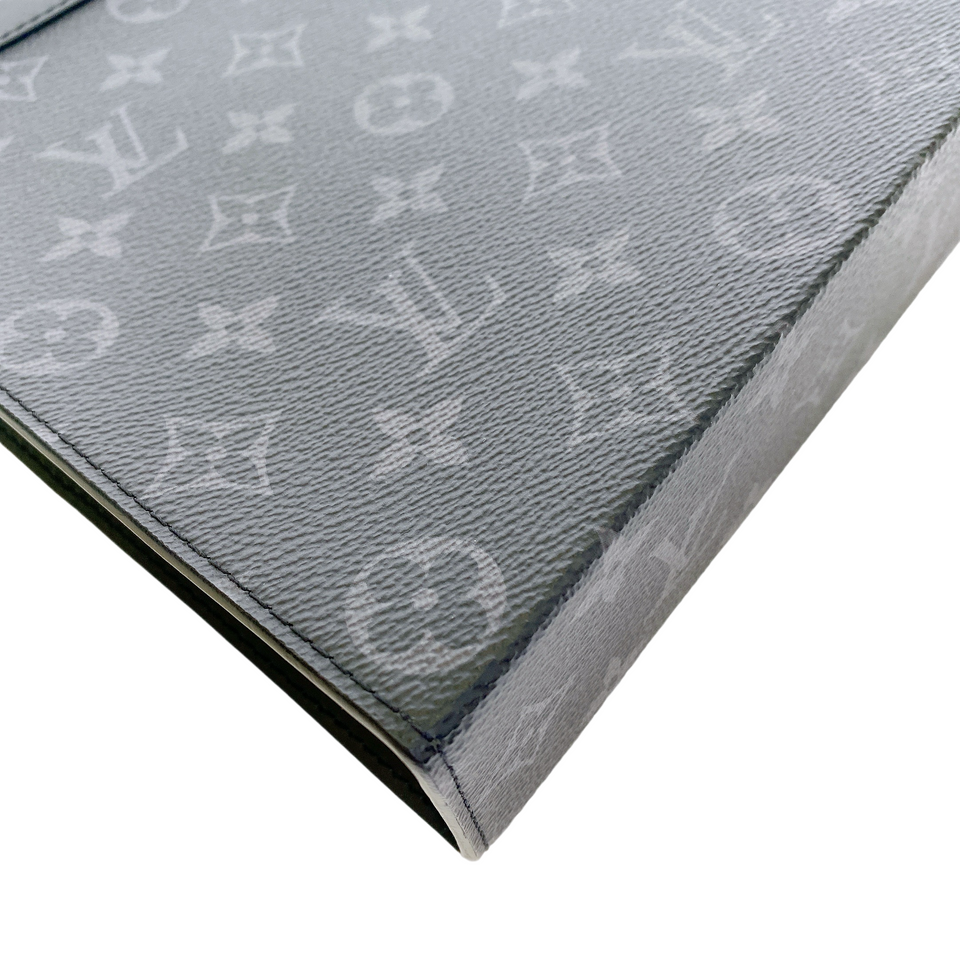 Louis Vuitton VOYAGE CLUTCH