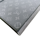 Louis Vuitton VOYAGE CLUTCH