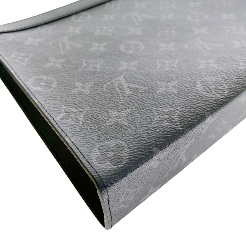 Louis Vuitton VOYAGE CLUTCH