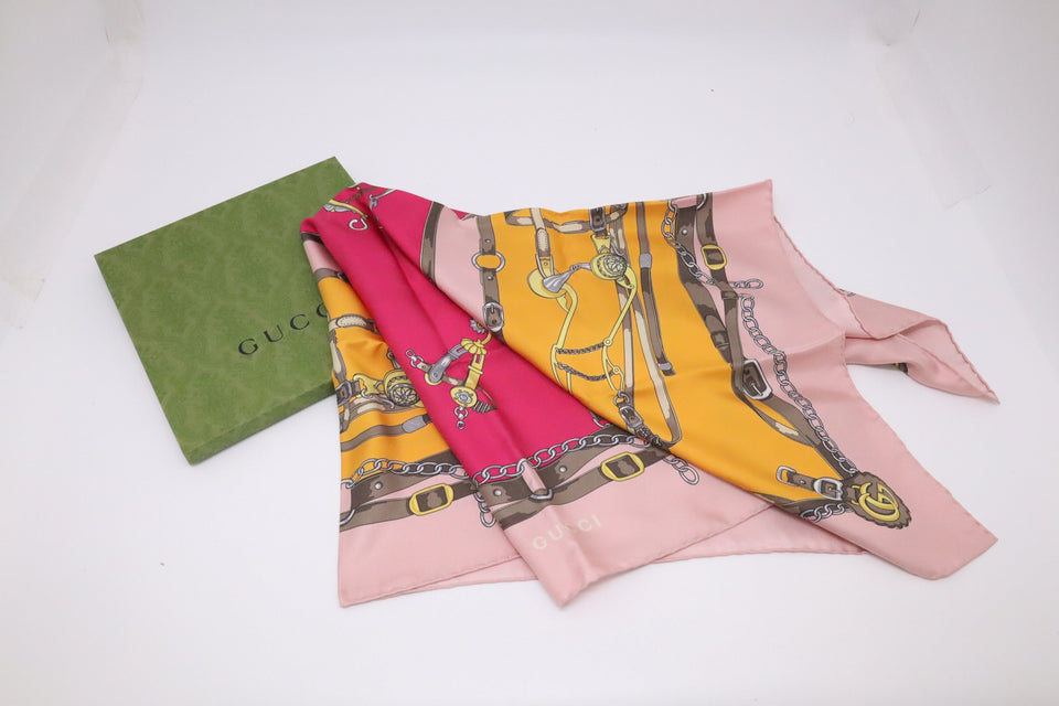 Gucci Scarf in Pink Silk