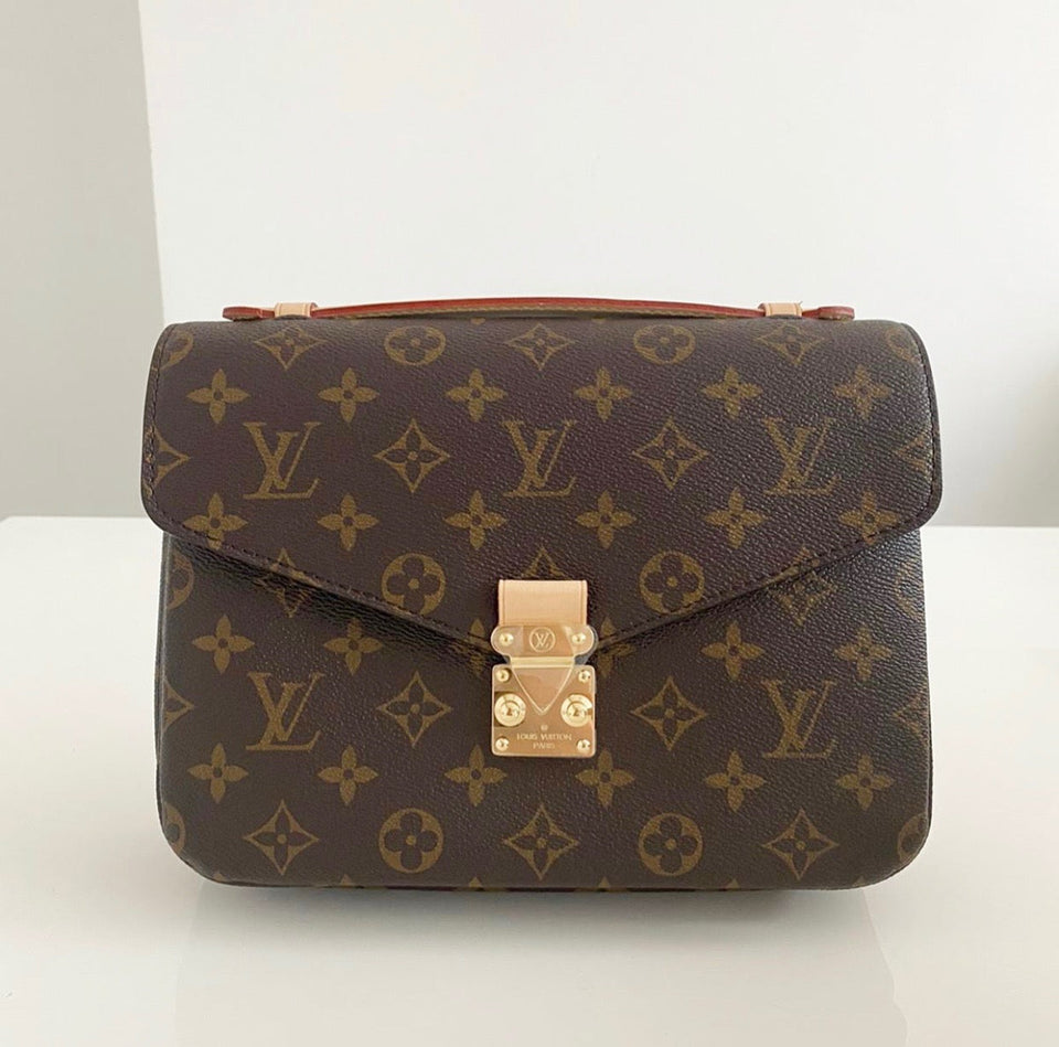 Louis Vuitton Pochette Metis Classic Monogram Clutch