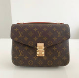 Louis Vuitton Pochette Metis Classic Monogram Clutch