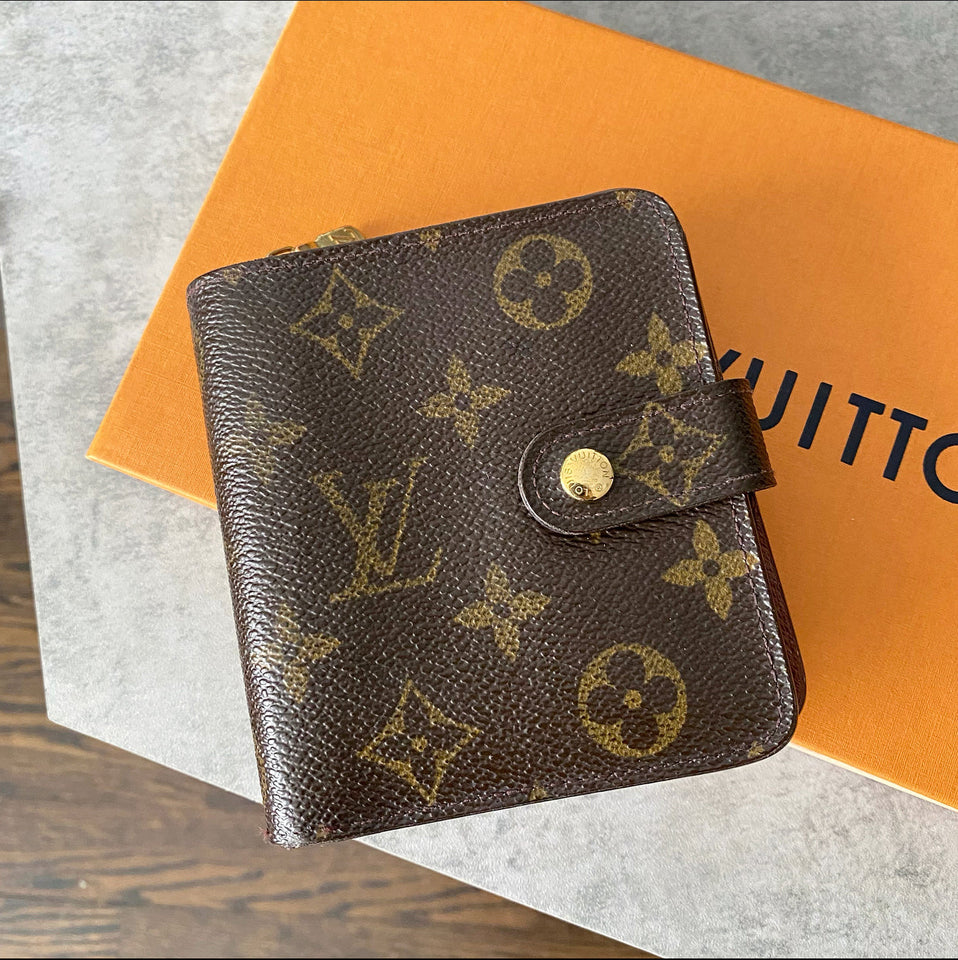 Louis Vuitton Monogram Bifold Compact Snap Wallet