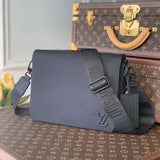 Louis Vuitton LV Aerogram Messenger Black Grained Calf Cowhide Leather Textile Lining Handbag