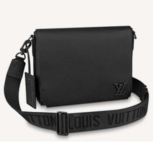 Louis Vuitton LV Unisex Aerogram Messenger Black Grained Calf Cowhide Leather Handbag
