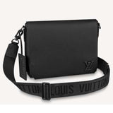Louis Vuitton LV Unisex Aerogram Messenger Black Grained Calf Cowhide Leather Handbag