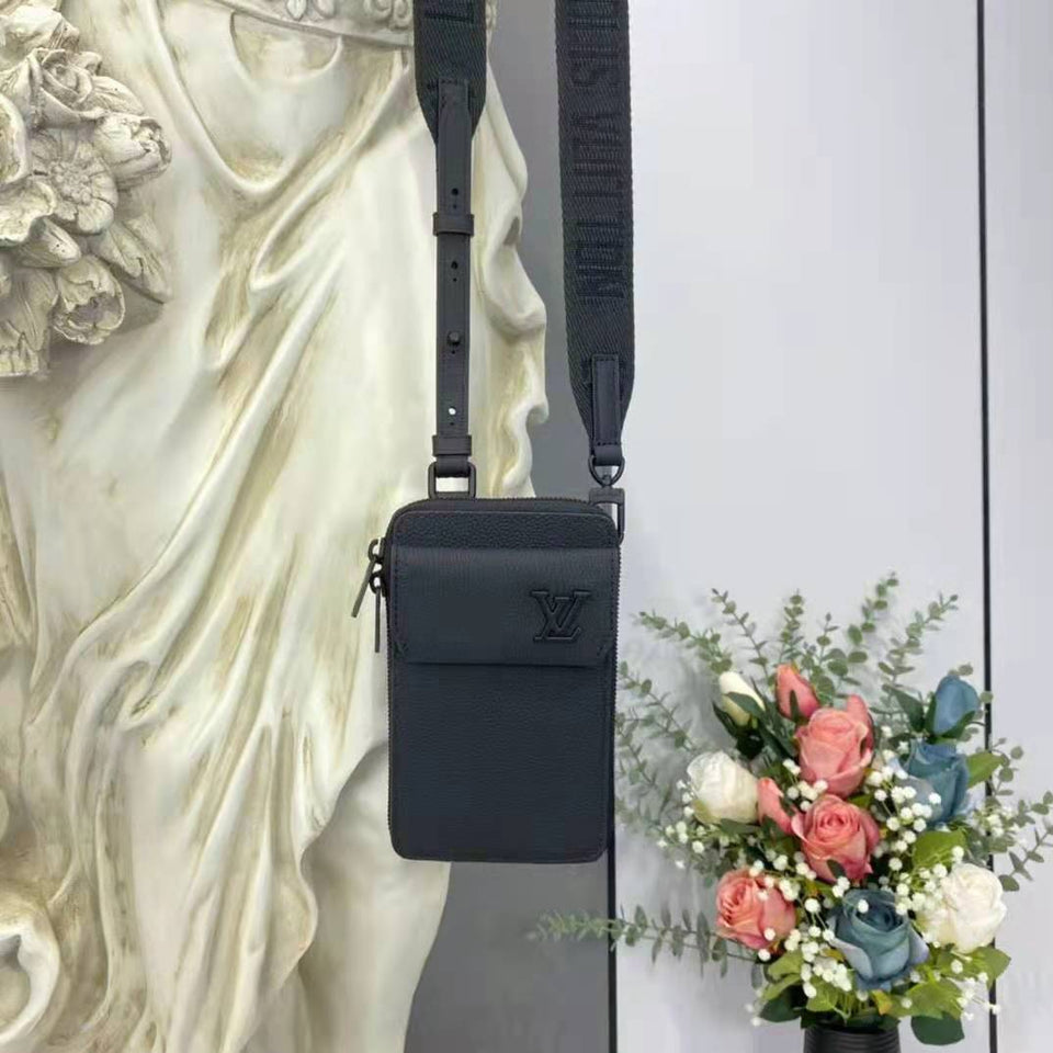 Louis Vuitton LV Unisex Aerogram Phone Pouch Black Grained Calf Cowhide Leather Clutch