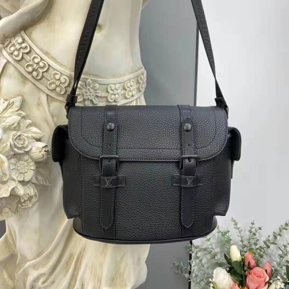 Louis Vuitton LV Unisex Christopher Messenger Black Taurillon Cowhide Leather Handbag