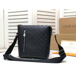Louis Vuitton LV Unisex Discovery Messenger BB Damier Infini Cowhide Leather-Black Handbag