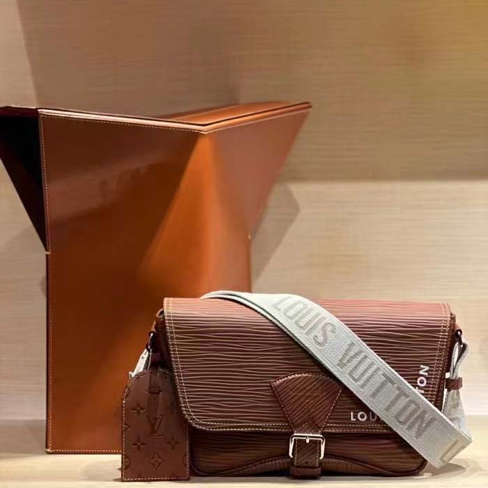 Louis Vuitton LV Unisex Montsouris Messenger Cognac Calf Leather Textile Lining Handbag