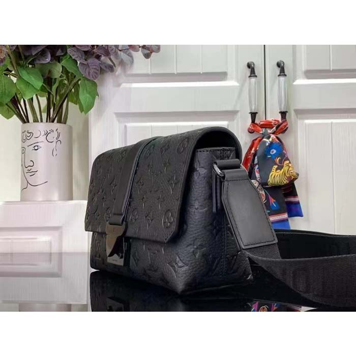 Louis Vuitton LV Unisex S-Cape Messenger Taurillon Monogram Embossed Cowhide Leather Handbag