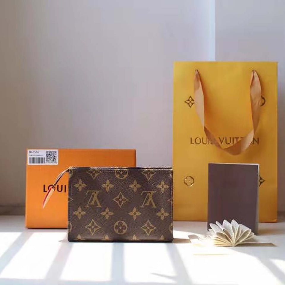 Louis Vuitton LV Women Toiletry Pouch 15 Monogram Canvas Clutch